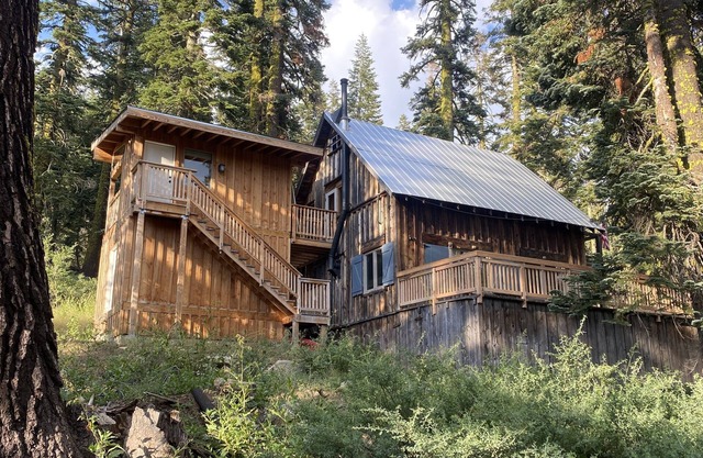 Private Chalet outside Tahoe near Echo Lake, amazing hot tub deck and loft