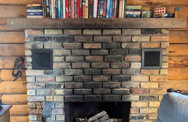 Private, cozy log cabin on beautiful Washburn Lake with 374 feet of lakeshore!