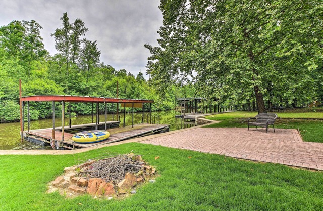 Private Deck & Dock: Home on Lake Hamilton!