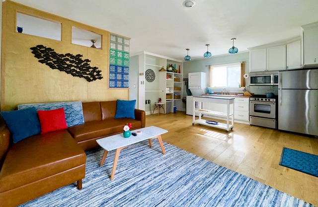 Private Detached Guest House Close to Historic Charleston