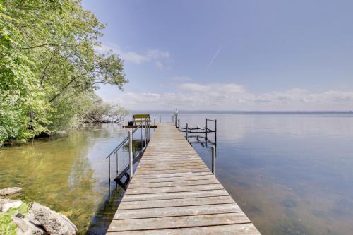 Private Dock and Yard Tranquil Lake Winnebago Home