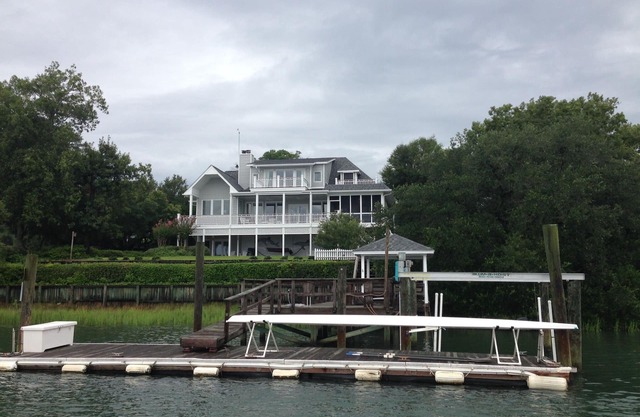 Private dock on the Waterfront “Maison Blanc": ICW/Figure 8: sleeps 10