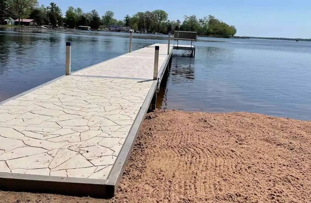 Private Dock, Private Sand Beach and Shawano Lake's Only Boathouse Bar with a TV