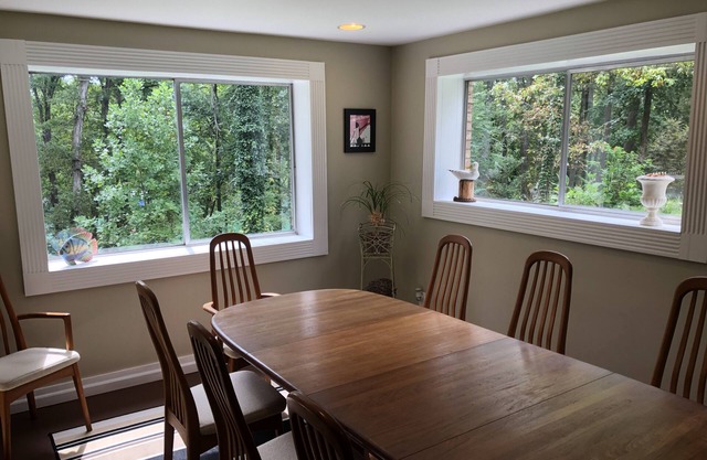 Private entrance lake home with. access to lake.