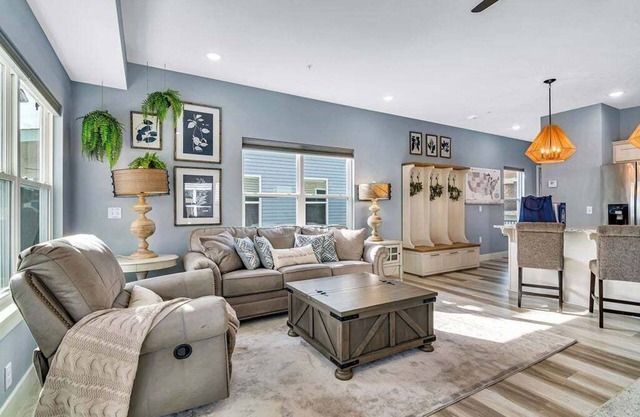 Private FirePit - PinBall - Backyard - Steps to Amenities - HotTub - Free Tickets - LakeView!