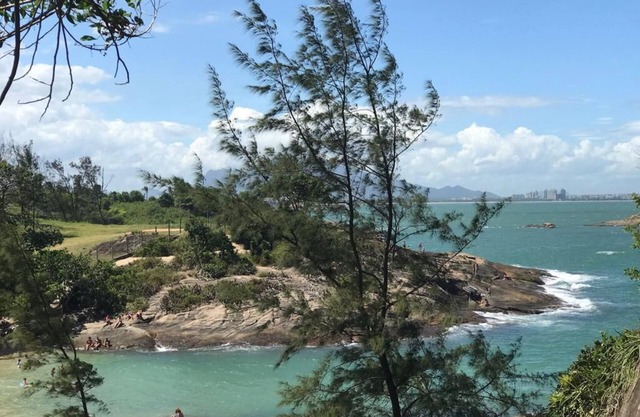 Private first floor apartment. Close to the much sought-after Itaparica Beach!