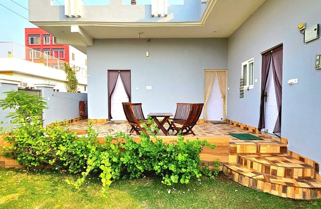 Private Garden Villa by Ganges. 2BK with beautiful Garden/Kitchen/Wi-Fi/Parking