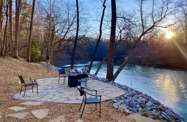 Private haven on the banks of the Chattahoochee River.