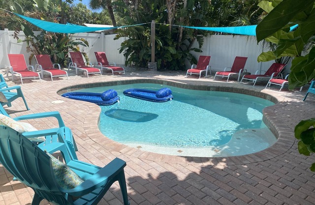 Private Heated Pool Beach Home 2/2 Sleeps 6- Pets welcome and Stay Free