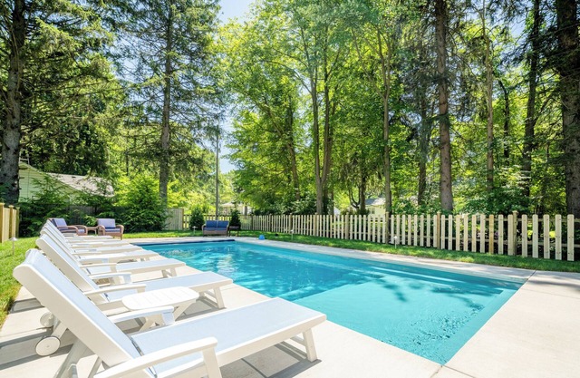 Private Heated Pool and Hot Tub!