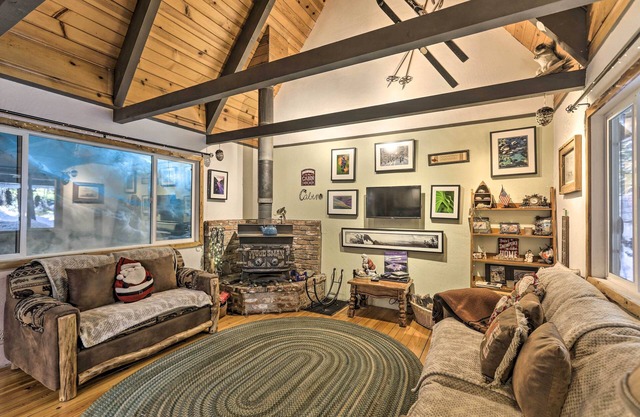 Private Hot Tub: Quintessential Tahoe Cabin