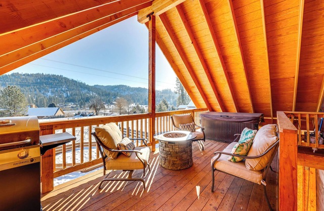 Private Hot Tub & Mtn Views: Garden Valley Apt!