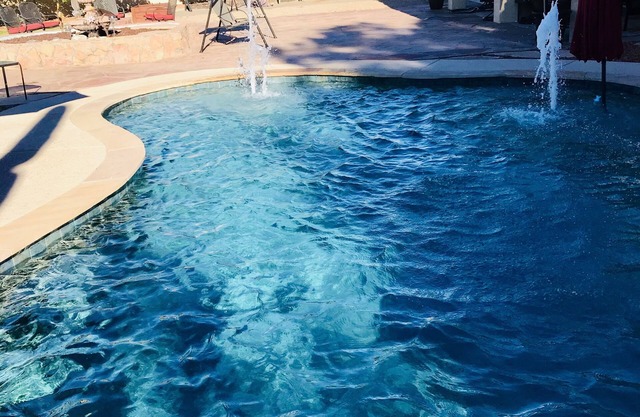 🌴 Private HotTub & Pool~Lrg fenced back yard~Restaurants~Golf Cart~Pet friendly🌴