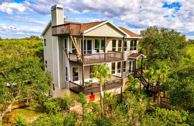 Private Island: Canal Front Luxury/Amazing Views/5 Kayaks/3 Bikes. 3 Bed/3 Bath