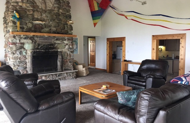 Private Lake Lodge for a Great Getaway