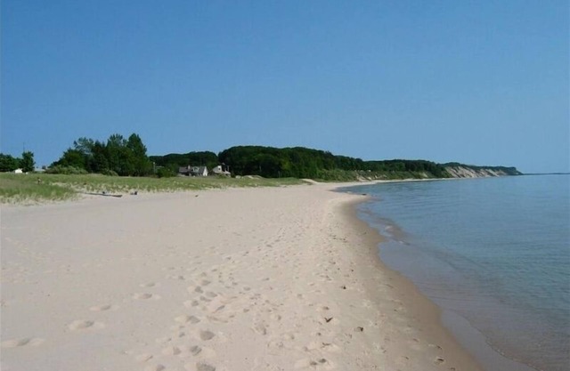 Private Lake Michigan Beach! Breathtaking Sunsets! Fantastic Family Fun!
