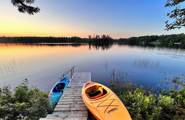 Private Lake Side Home in the Woods