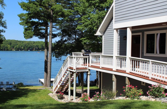 Private LAKEFRONT HOME on All Sports "Lake 27" in Gaylord : 5 miles to downtown