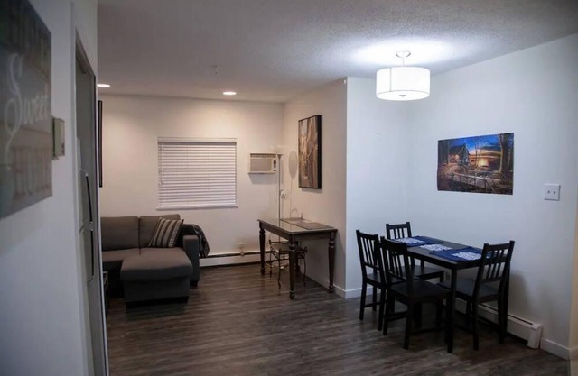 Private Lane House. 1 bedroom 550sq.ft