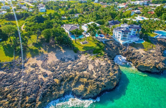 PRIVATE OCEANFRONT VILLA - Fully Loaded! - Mara Fiesta - NEW Listing