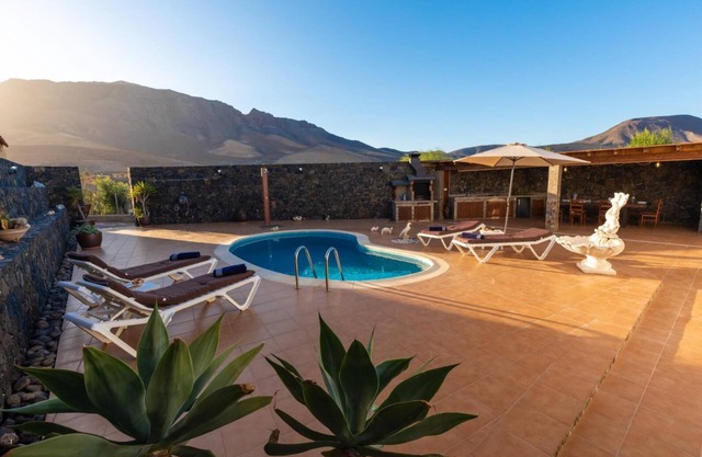 Private Paradise in Fuerteventura · Pool, Barbecue, and Dream Beaches