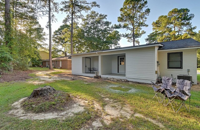 Private Patio: Apt 6 Mi to Cheraw State Park!