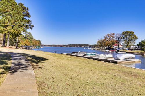 Private Patio, Decks Waterfront Eatonton Townhome