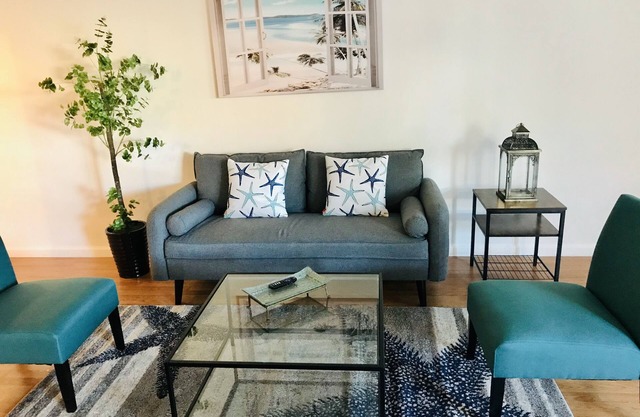 Private patio w/work space entire 2bd/2ba in West LA, SMC,UCLA Santa Monica adj