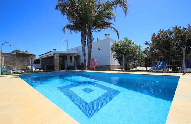 Private Pool, ideal family holidays, beautiful garden, WiFi internet and aircondition- Casa Ivan -