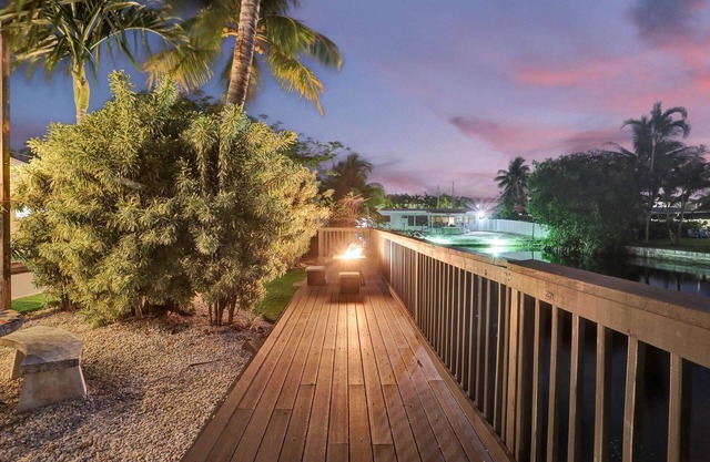 Private Pool 3BR With Lakefront View