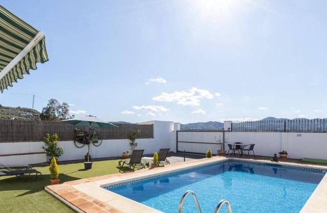 Private pool, terrace, garden, stunning views & walk to amenities
