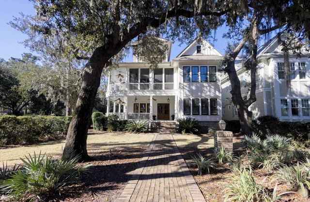 Private Pool, Game Room, Elevator, Garage!