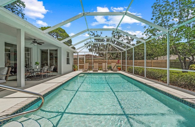 Private Pool Home Hideaway in Palm Aire. Close to all Sarasota has to offer.