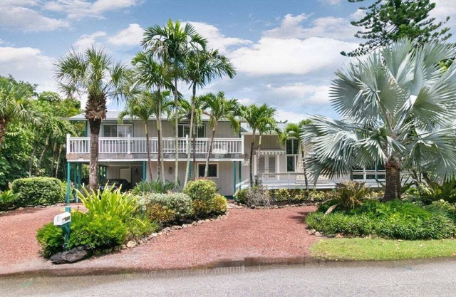 Private pool home 4 minutes from Longboat Key Beaches - Haven on Hughes