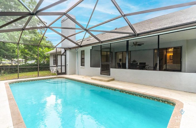 Private Pool Home with Covered Lanai 2 Miles to Hudson Beach