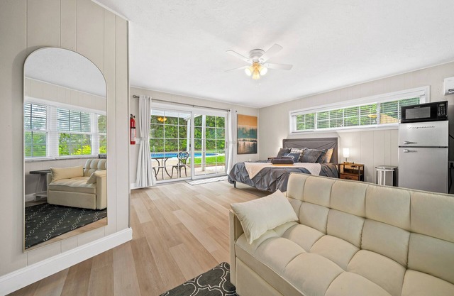 Private Poolside Guesthouse Suite! Prime Ocala Location!