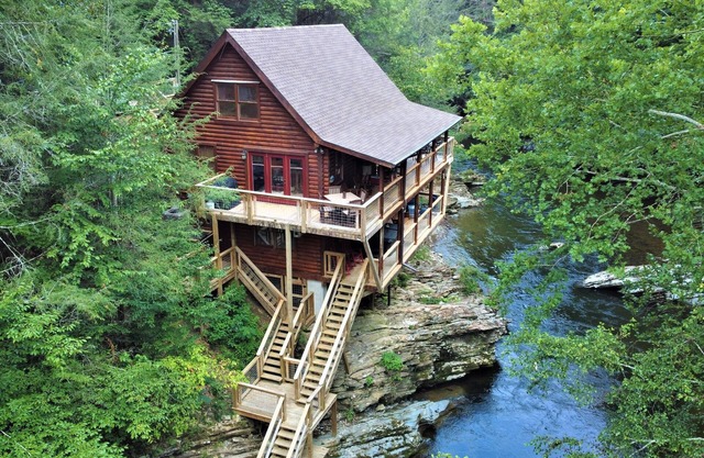 Private River Front Cabin! Trout Fishing in the beautiful Little Pigeon River.
