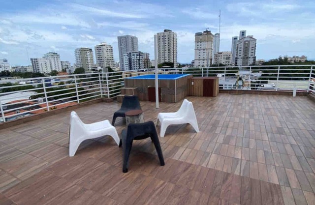 PRIVATE ROOF TOP JACUZZI 360 VIEWS PENT HOUSE WiFi