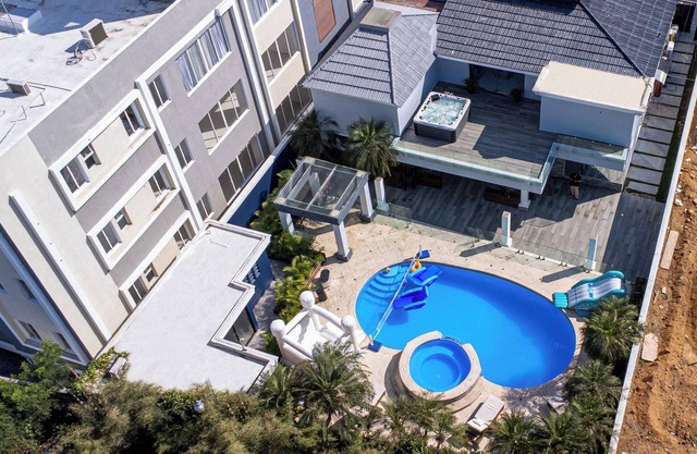 Private Room Chef & Pool in the Mansion