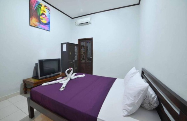 Private Room in Balinese House, Poppies Lane, Legian Kuta Near Beach (SNTH)
