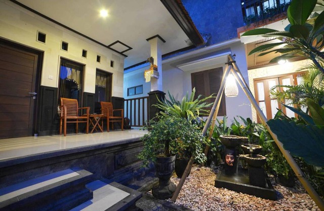 Private Room in Balinese House, Poppies Lane, Legian Kuta Near Beach (SNTH)