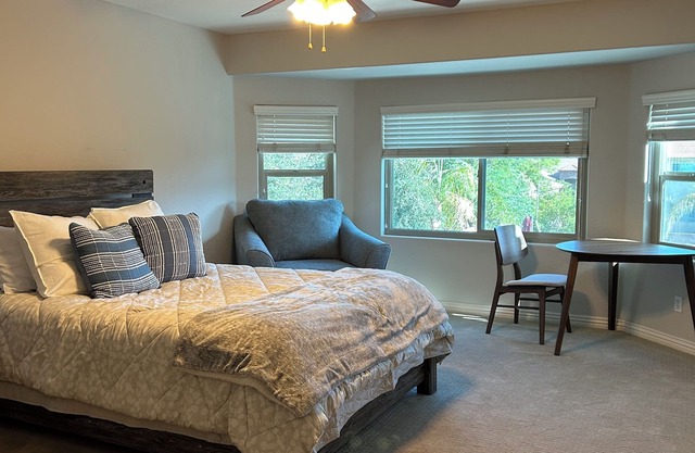 Private room in gated community Peoria, AZ