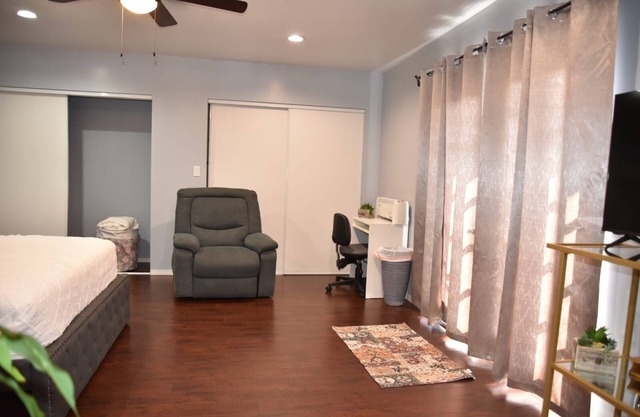 Private Room with En-suite in South Los Angeles