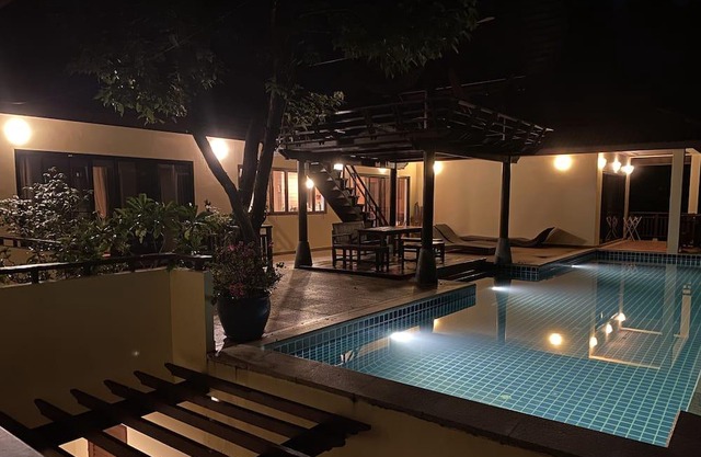 Private seaview villa with infinity pool, amazing sunsets, 6 mins walk to beach.