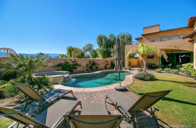 Private Secluded Paradise Resort: Family Estate/9 Bedroom Suites/7 Bathrooms