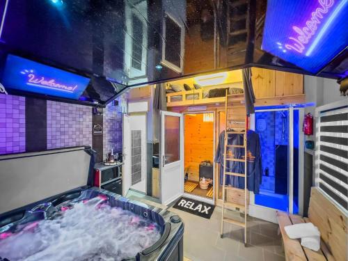 Private Spa Apartment In Maerdy Hot Tub & Sauna