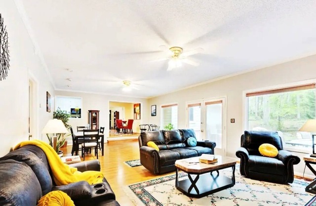 Private Spacious Getaway Near the Heart of Athens!