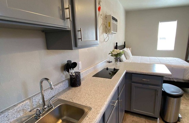 ⭐️Private stand-alone studio Central⭐️