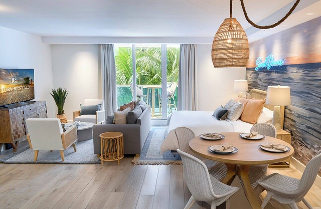 Private Studio Residence at Roney Palace