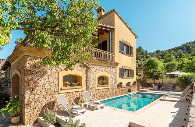 Private Villa with A/C, WIFI, private pool, TV, patio, pets allowed, panoramic view, parking